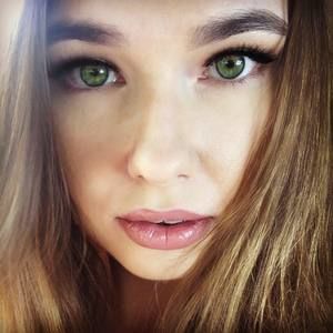 Meet your Posher, Alli theresa